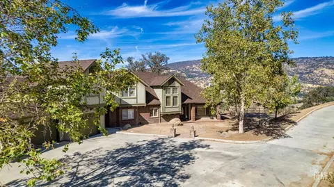 Exterior - 28901 Ridgeview Ct, Tehachapi, CA 93561 photo 4 of 5