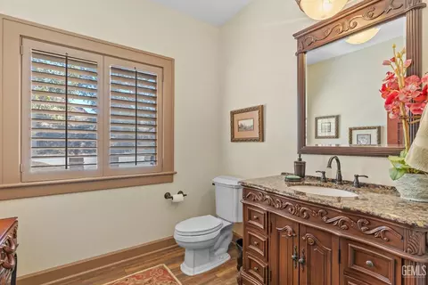 Bath - 28901 Ridgeview Ct, Tehachapi, CA 93561 photo 1 of 7