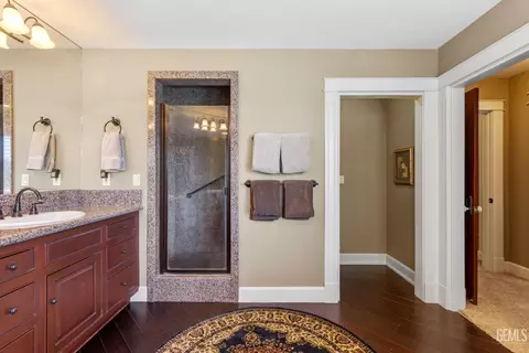 Bath - 28901 Ridgeview Ct, Tehachapi, CA 93561 photo 5 of 7