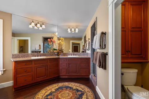 Bath - 28901 Ridgeview Ct, Tehachapi, CA 93561 photo 7 of 7