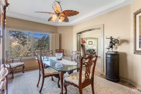 Dining - 28901 Ridgeview Ct, Tehachapi, CA 93561 photo 3 of 3