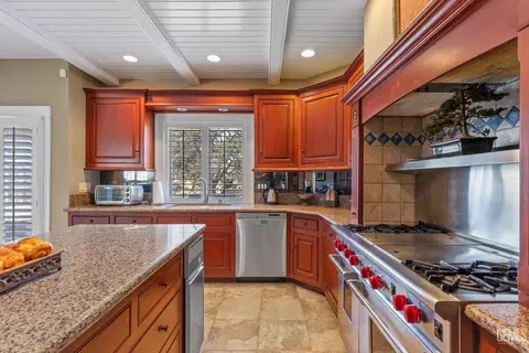 Kitchen - 28901 Ridgeview Ct, Tehachapi, CA 93561 photo 1 of 3