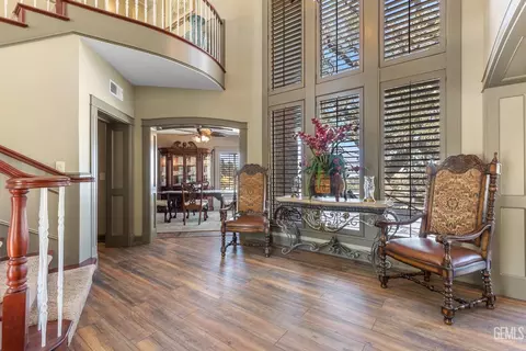 Entry Way - 28901 Ridgeview Ct, Tehachapi, CA 93561 photo 8 of 12
