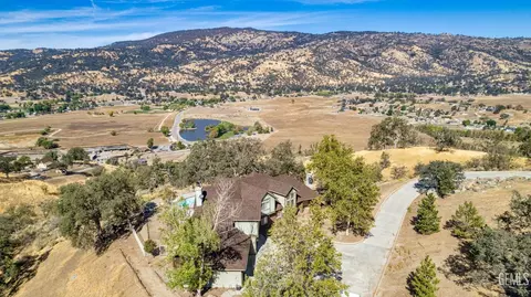 View/Area - 28901 Ridgeview Ct, Tehachapi, CA 93561 photo 4 of 6