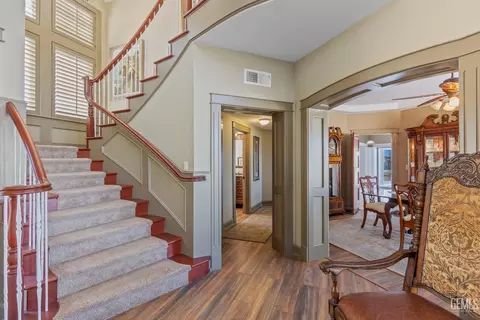 Entry Way - 28901 Ridgeview Ct, Tehachapi, CA 93561 photo 7 of 12
