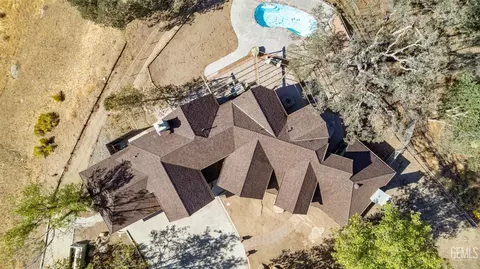 View/Area - 28901 Ridgeview Ct, Tehachapi, CA 93561 photo 3 of 6
