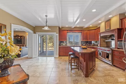Kitchen - 28901 Ridgeview Ct, Tehachapi, CA 93561 photo 3 of 3
