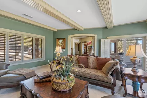 Living - 28901 Ridgeview Ct, Tehachapi, CA 93561 photo 5 of 6
