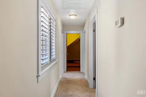 Entry Way - 28901 Ridgeview Ct, Tehachapi, CA 93561 photo 10 of 12