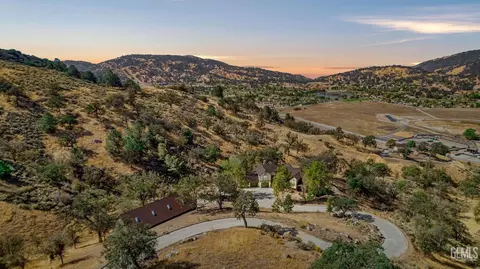 View/Area - 28901 Ridgeview Ct, Tehachapi, CA 93561 photo 1 of 6