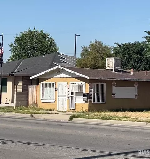 828 9th St, Wasco, CA 93280 photo 2