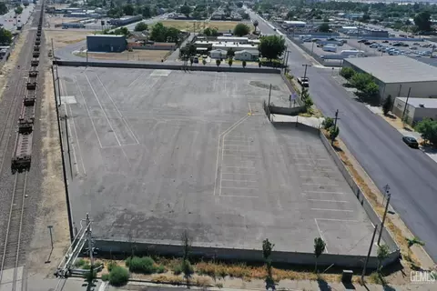 310 Chico St, Bakersfield, CA 93305 photo 2