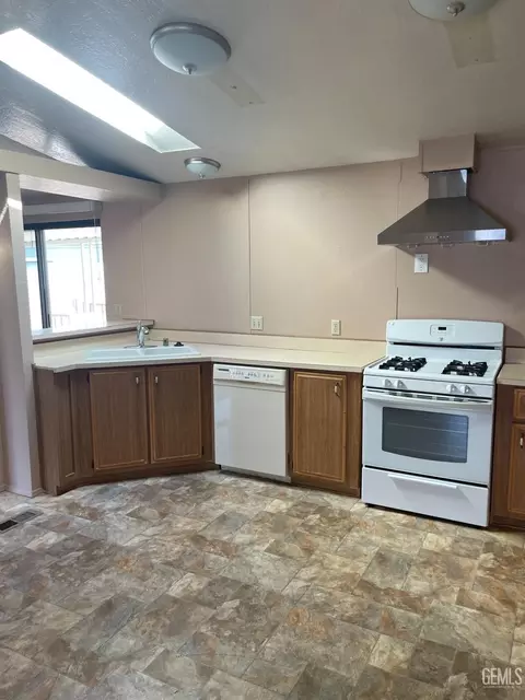 1317 N V St #142, Lompoc, CA 93436 photo 3