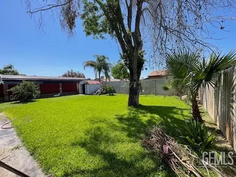 132 Olson Ave, Shafter, CA 93263 photo 2