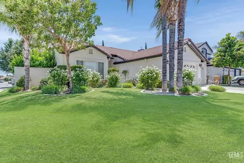 9703 Rancho Verde Dr, Bakersfield, CA 93311