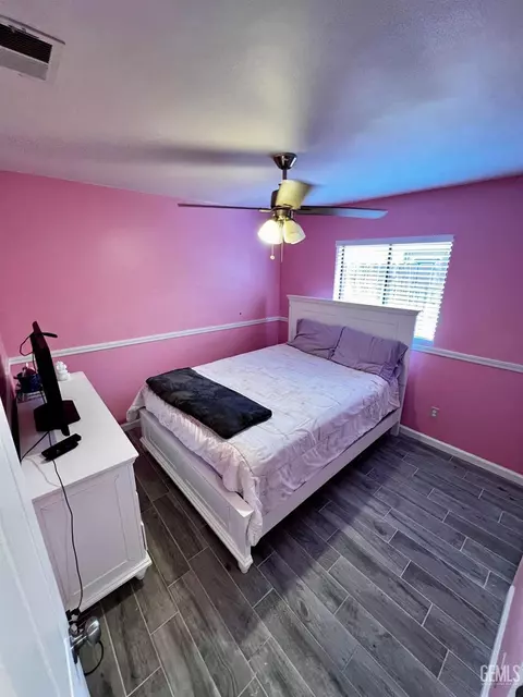 Bedroom - 712 Iris St, Bakersfield, CA 93308 photo 2 of 3