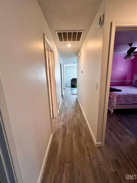 Entry Way - 712 Iris St, Bakersfield, CA 93308 photo 2 of 3