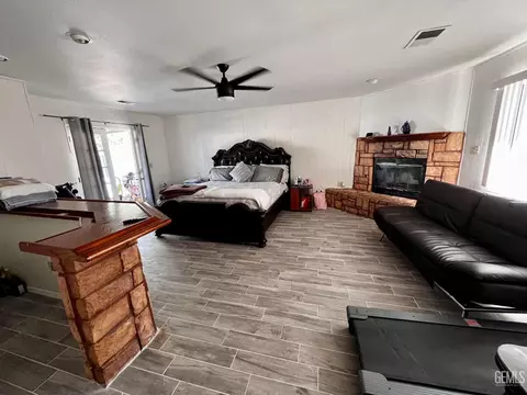 Other - 712 Iris St, Bakersfield, CA 93308 photo 2 of 4