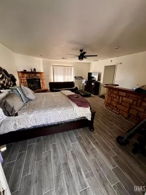 Other - 712 Iris St, Bakersfield, CA 93308 photo 3 of 4