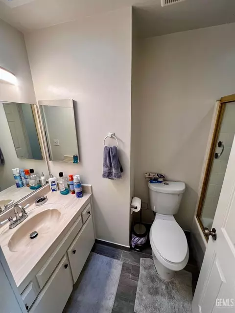 Bath - 712 Iris St, Bakersfield, CA 93308 photo 2 of 2