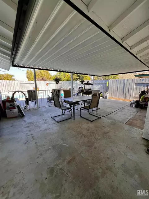 Exterior - 712 Iris St, Bakersfield, CA 93308 photo 6 of 6