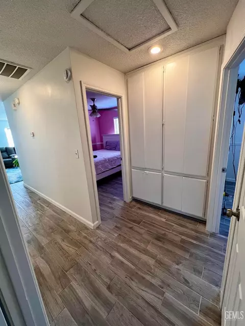 Entry Way - 712 Iris St, Bakersfield, CA 93308 photo 1 of 3
