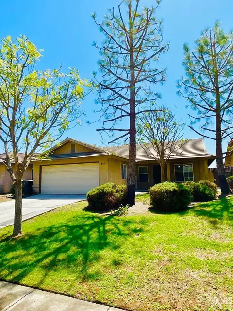 815 Greenwood Meadow Ln, Bakersfield, CA 93308