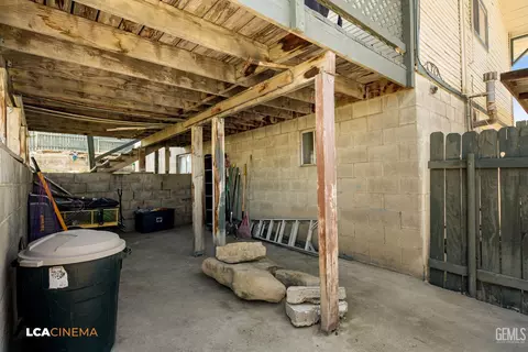 Exterior - 600 D St, Taft, CA 93268 photo 1 of 6