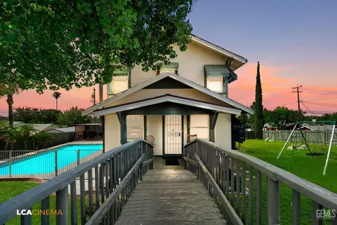 Entry Way - 600 D St, Taft, CA 93268 photo 1 of 2