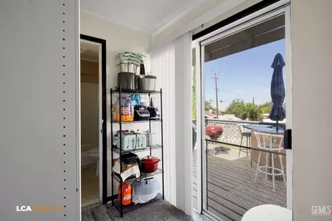 Entry Way - 600 D St, Taft, CA 93268 photo 2 of 2