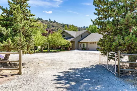 25755 Skyline Dr, Tehachapi, CA 93561 photo 3
