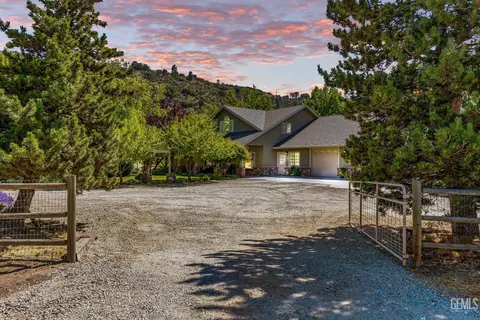 25755 Skyline Dr, Tehachapi, CA 93561 photo 2