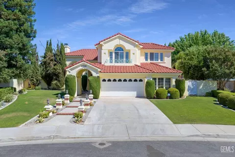 10801 Songbird Ln, Bakersfield, CA 93311