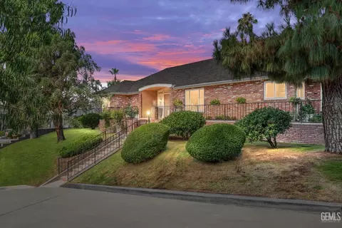 6302 Broadmoor Ct, Bakersfield, CA 93306 photo 5