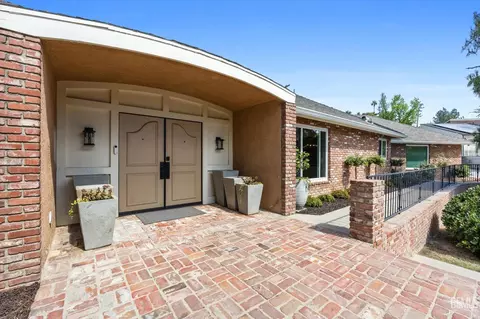 6302 Broadmoor Ct, Bakersfield, CA 93306 photo 7