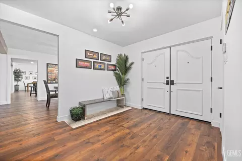 6302 Broadmoor Ct, Bakersfield, CA 93306 photo 8
