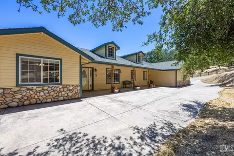 28079 Twisted Oak Rd, Keene, CA 93531