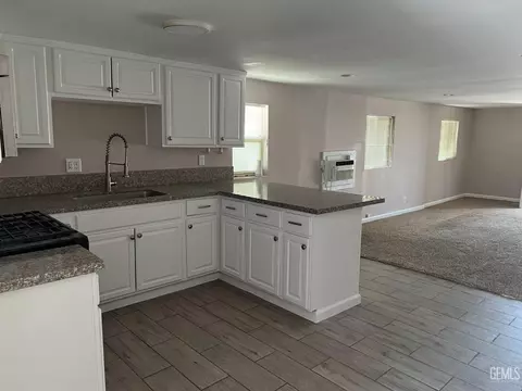 Kitchen - 210 E St, Taft, CA 93268 photo 1 of 2