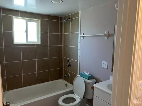 Bath - 210 E St, Taft, CA 93268 photo 1 of 1