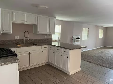 Kitchen - 210 E St, Taft, CA 93268 photo 2 of 2