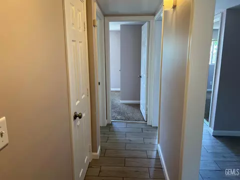 Entry Way - 210 E St, Taft, CA 93268 photo 1 of 1