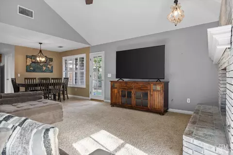 5701 Oakleaf St, Bakersfield, CA 93308 photo 14
