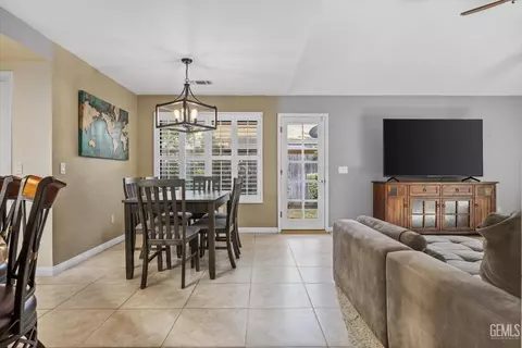 5701 Oakleaf St, Bakersfield, CA 93308 photo 10