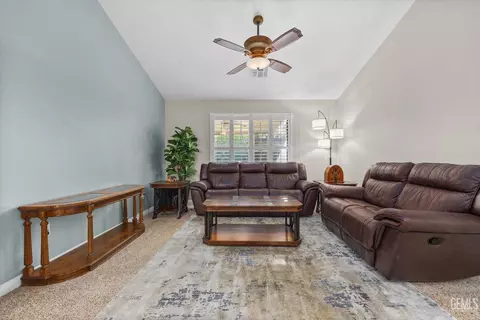 5701 Oakleaf St, Bakersfield, CA 93308 photo 8