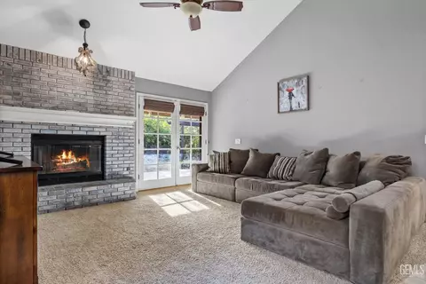 5701 Oakleaf St, Bakersfield, CA 93308 photo 12
