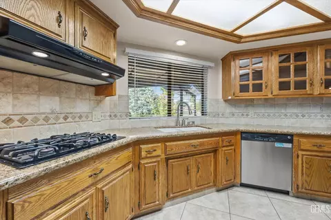 5701 Oakleaf St, Bakersfield, CA 93308 photo 17