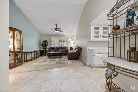 5701 Oakleaf St, Bakersfield, CA 93308 photo 6