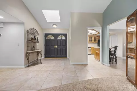 5701 Oakleaf St, Bakersfield, CA 93308 photo 7