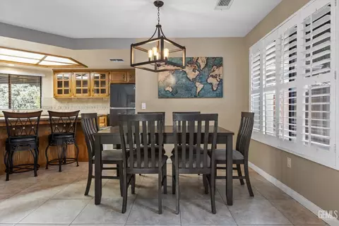 5701 Oakleaf St, Bakersfield, CA 93308 photo 11