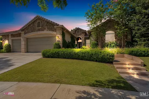 2211 Crocus Dr, Bakersfield, CA 93311 photo 2